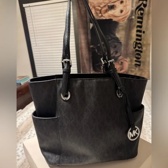 Michael Kors Jet Set Signature Large Tote Bag in Black - EUC - Picture 3 of 11